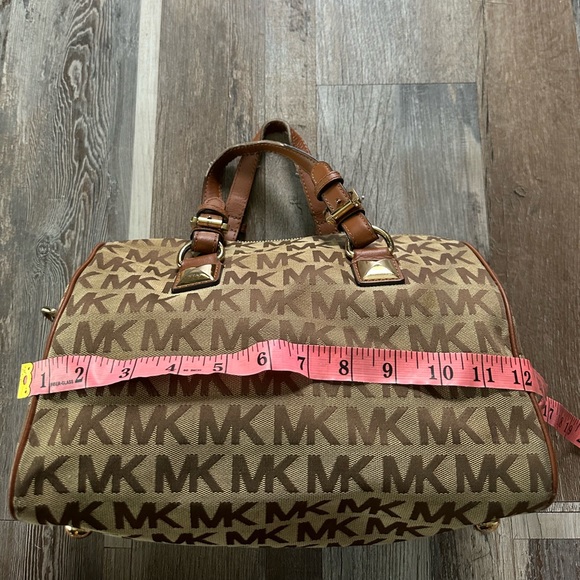 Michael Kors USED brown barrel bag - Picture 4 of 6